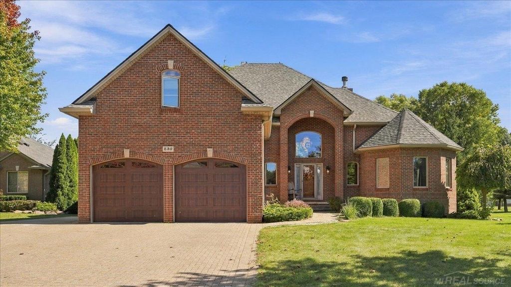 530 East Ct, Saint Clair