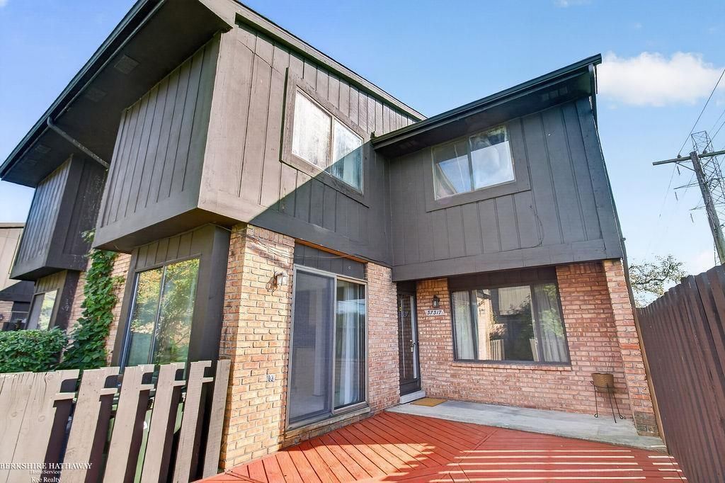 37317 Clubhouse Dr, Sterling Heights