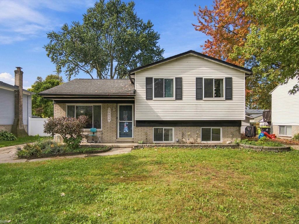 39639 Chart St, Harrison Twp