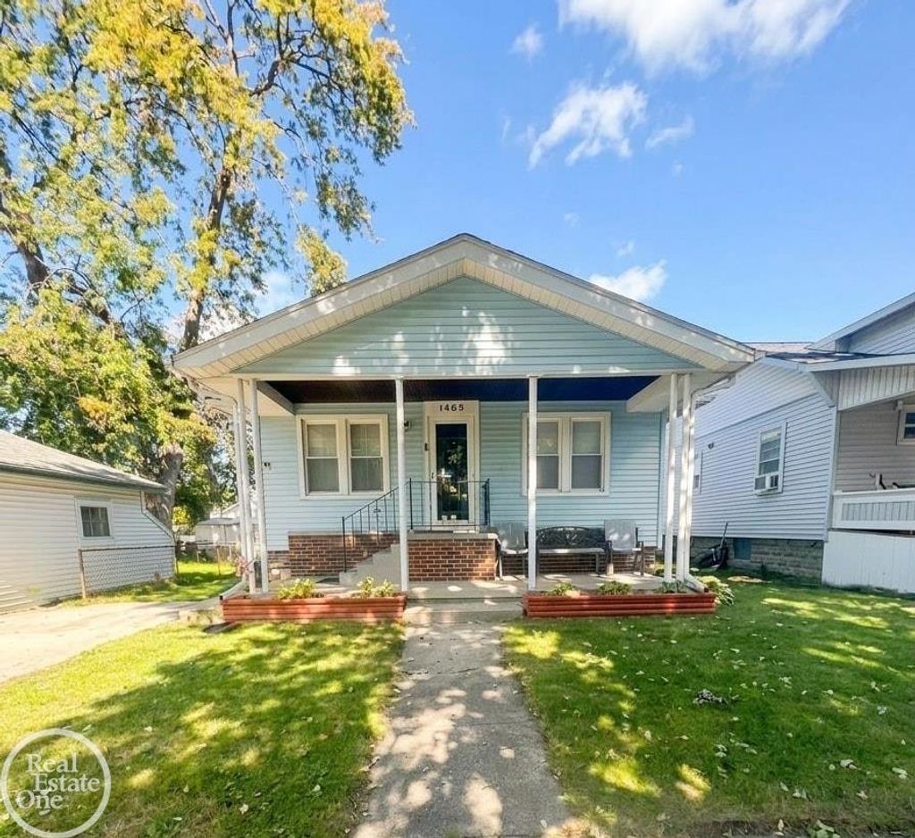 1425 Carleton St, Port Huron
