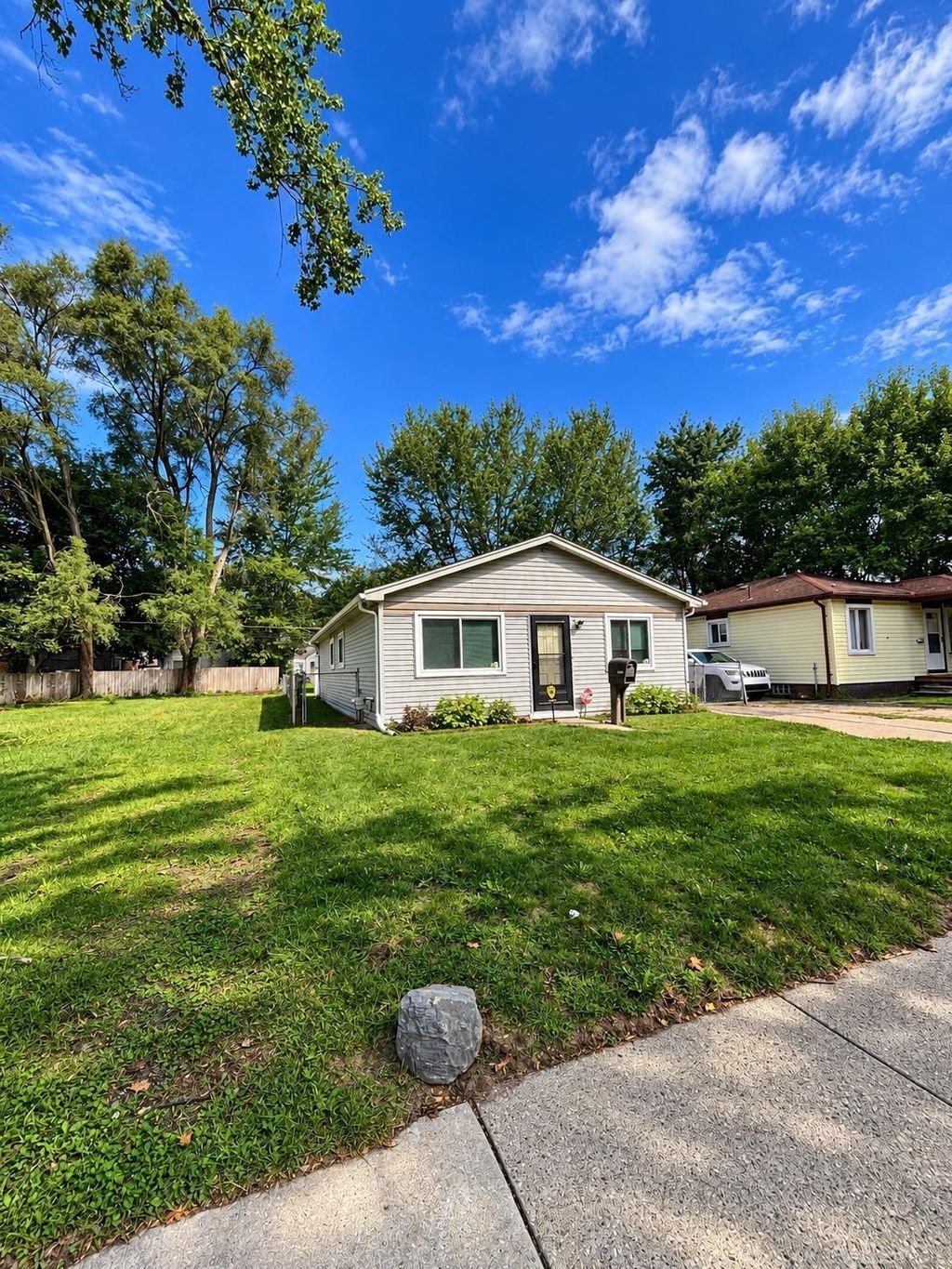 8661 Packard Ave, Warren