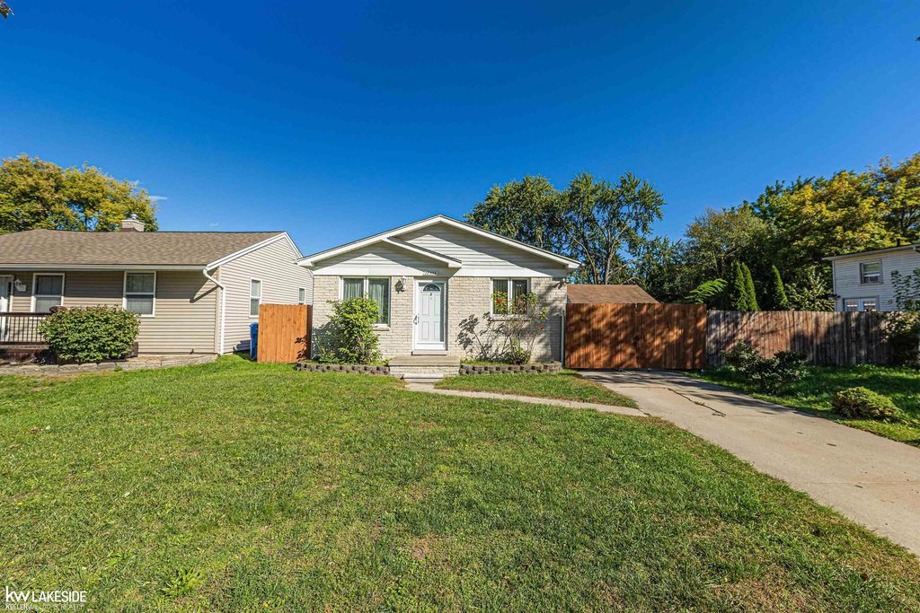 28556 Wexford Dr, Warren