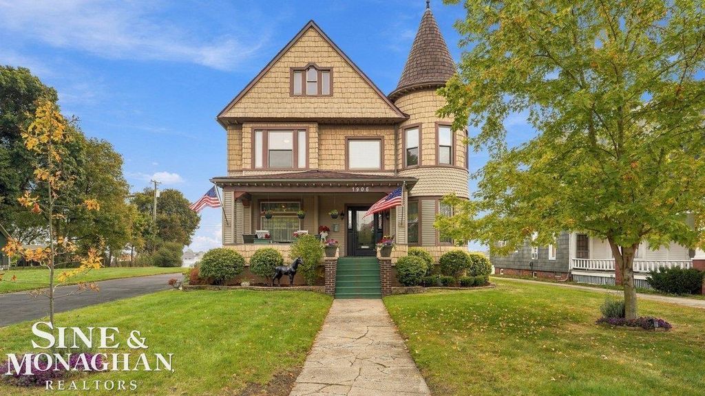 1906 Military St, Port Huron