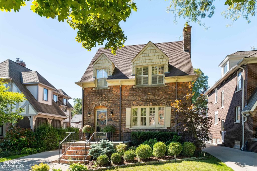 223 Mckinley Ave, Grosse Pointe Farms
