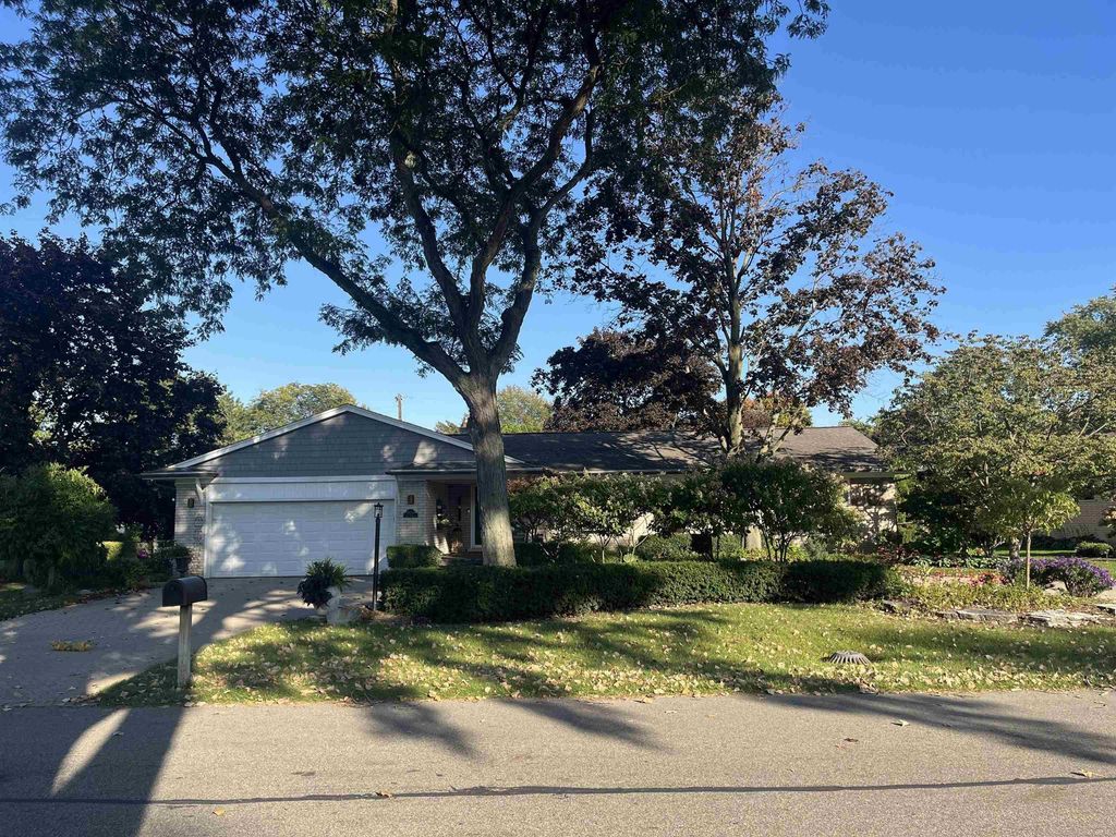 38550 Santa Barbara St, Clinton Township