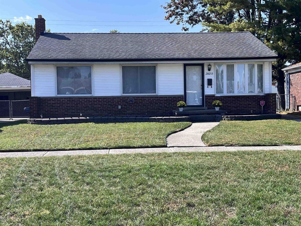 28053 Groveland Ave, Roseville