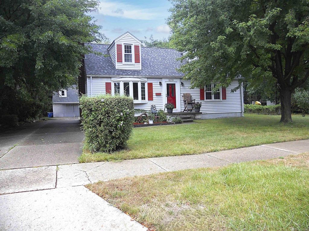 8239 Garbor Dr, Warren