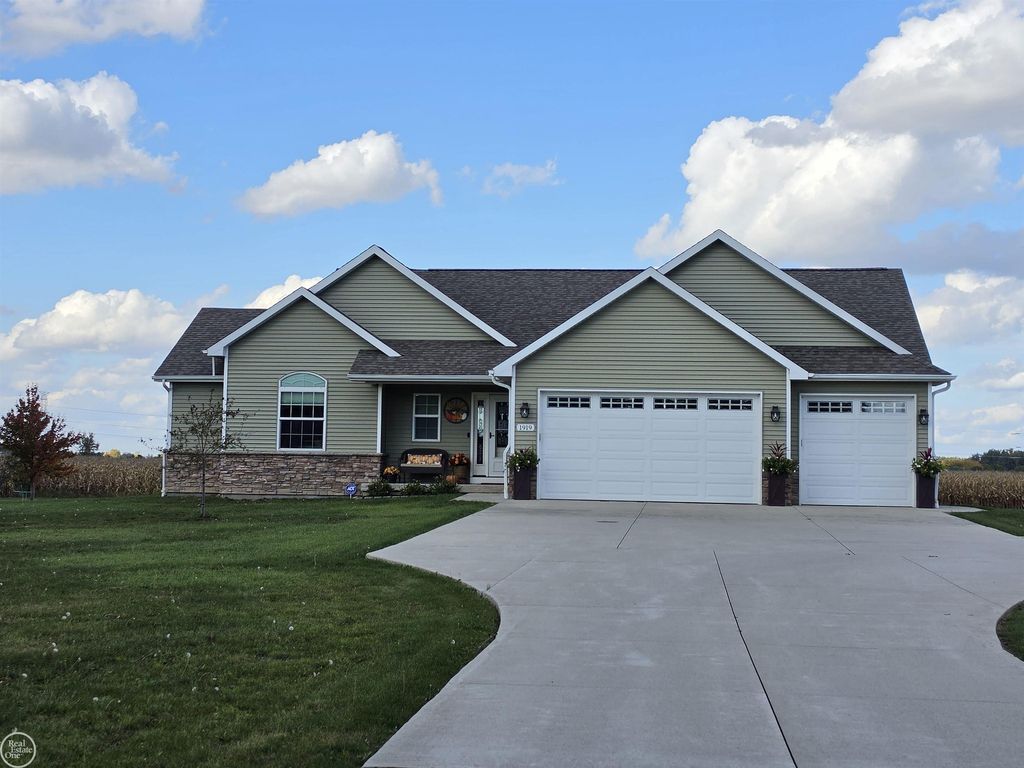 1919 Kloha Rd, Bay City