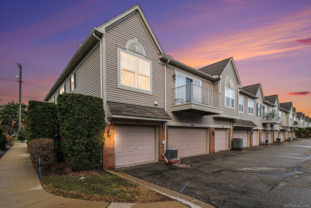 234 N Wixom Rd, Wixom