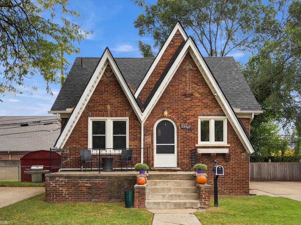 22945 Pleasant St, Saint Clair Shores