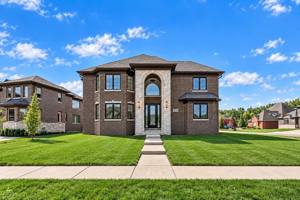 19246 Hamlin Lake, Macomb Twp