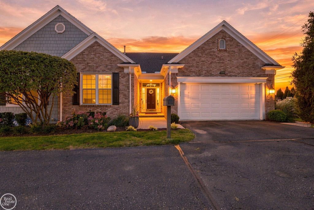 3005 Harbor Place Dr, Saint Clair Shores