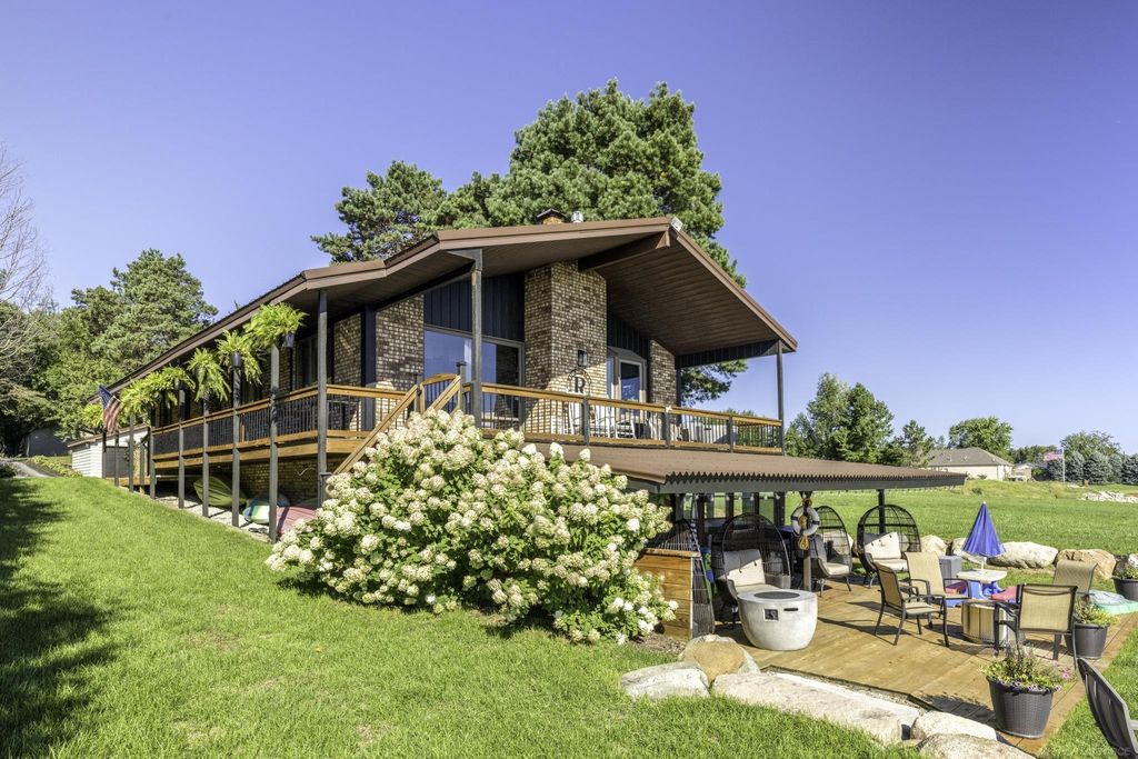 8915 Lakeshore Rd, Lexington