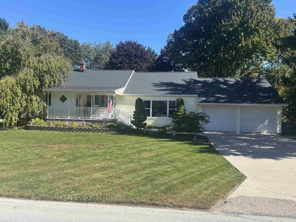 3002 Oakwood Dr, Port Huron