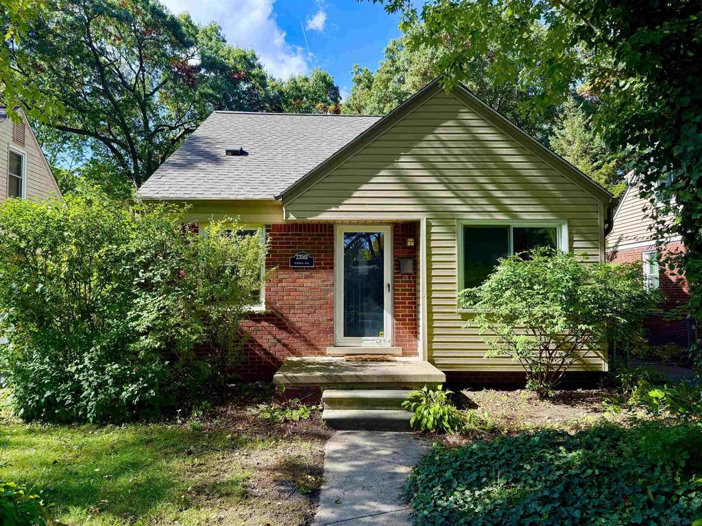 23561 Republic, Oak Park