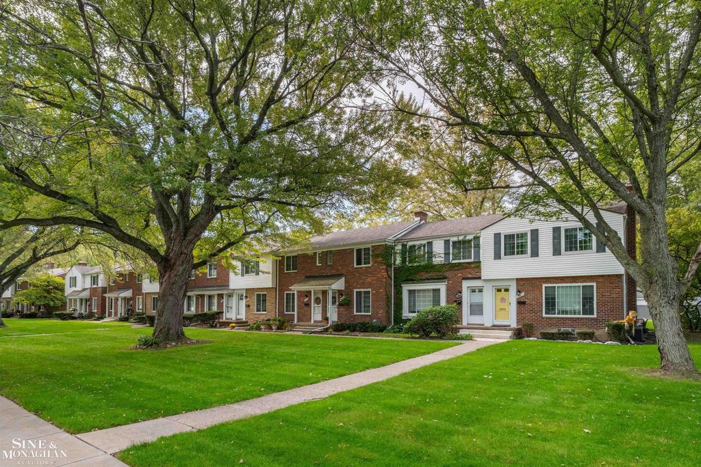 22829 Lakeshore, Saint Clair Shores