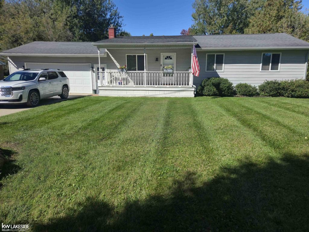 11124 Main Rd, Fenton