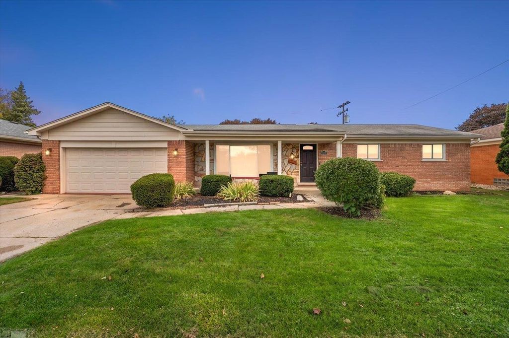 23137 S Rosedale Ct, Saint Clair Shores