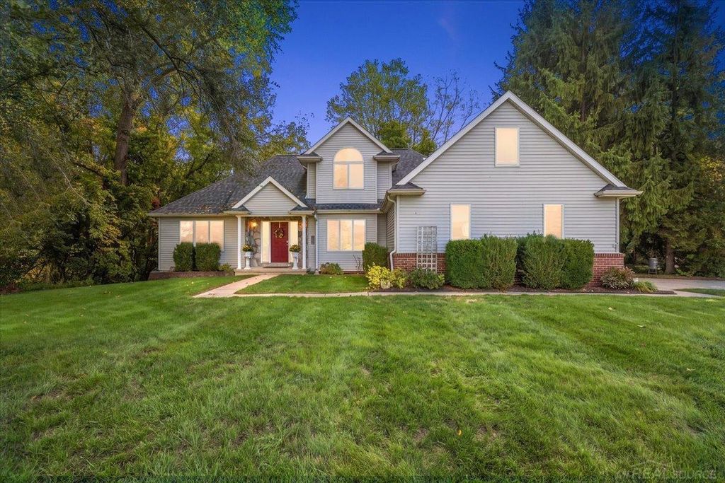 575 Lakes Edge Dr, Oxford