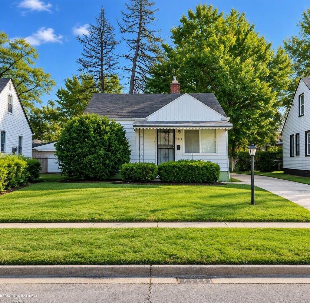 9024 Auburn Rd, Detroit