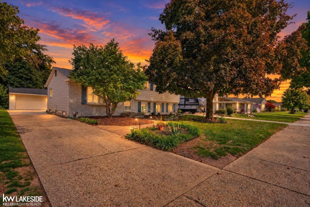 14453 Alpena Dr, Sterling Heights