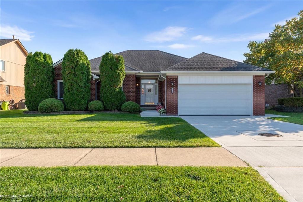 16184 Nathan Dr, Macomb Twp