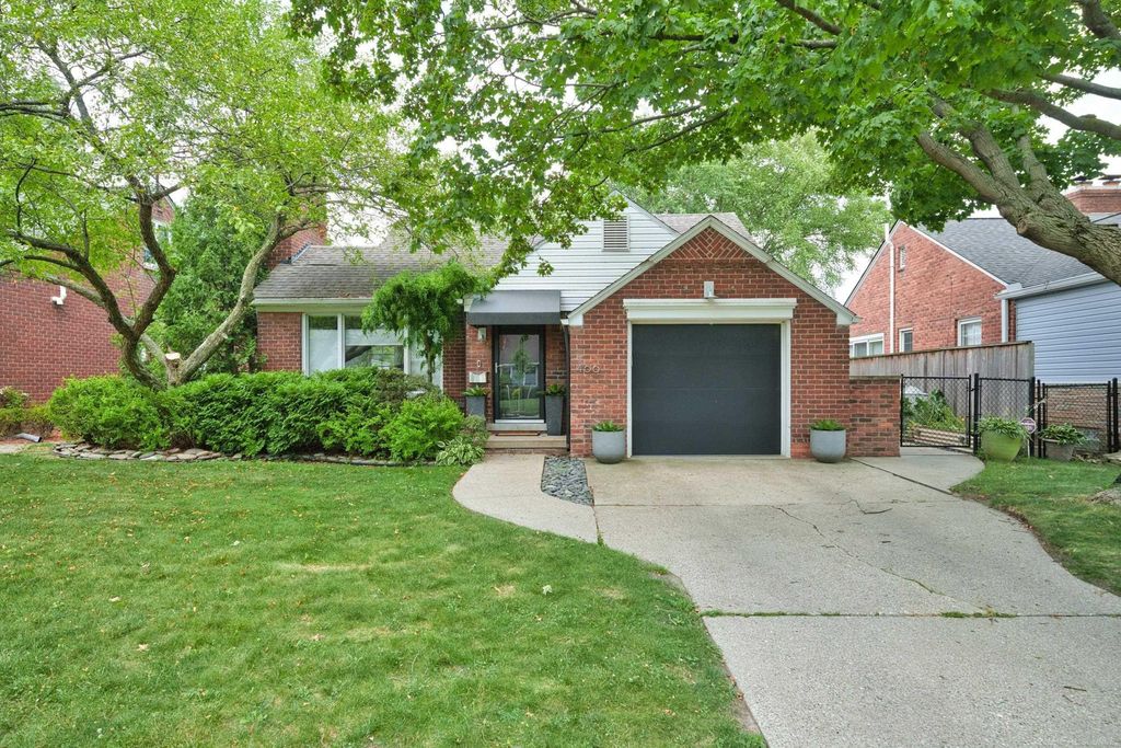 466 Lexington Rd, Grosse Pointe Farms