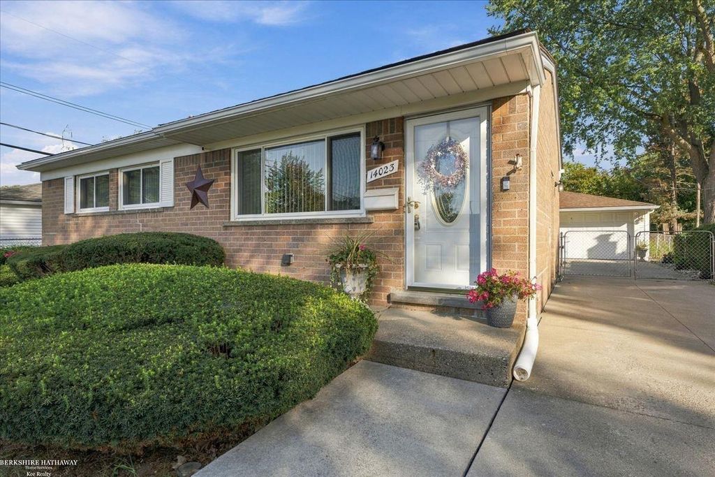 14023 Alger Ave, Warren