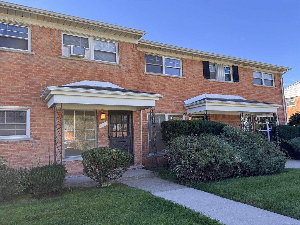 2709 W 13 Mile Rd, Royal Oak