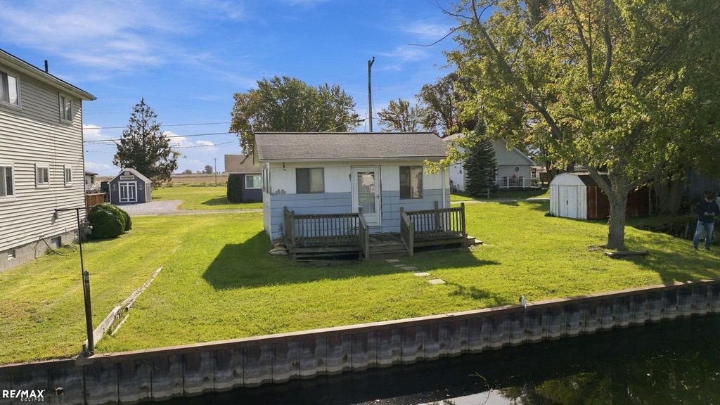 7050 Sax  Dr, Harsens Island