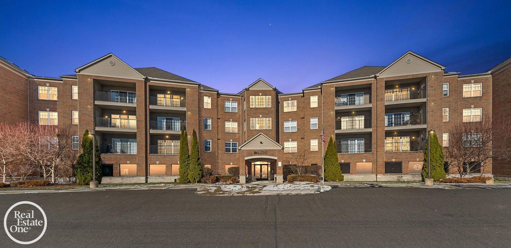 2118 Country Club Dr, Saint Clair Shores
