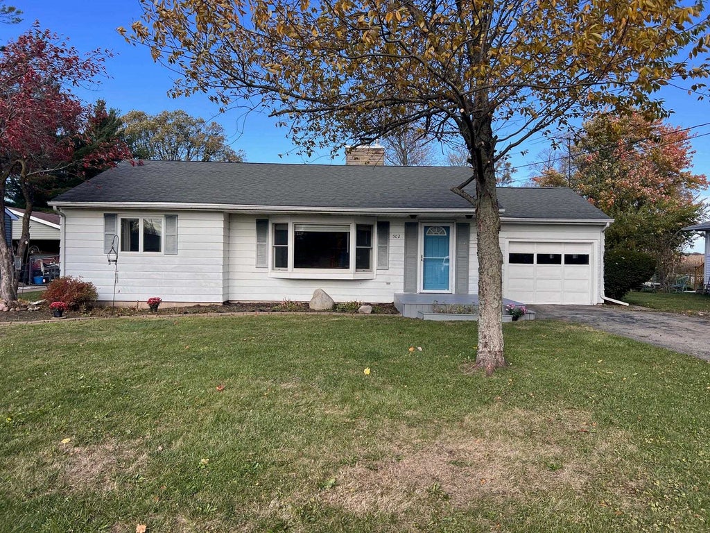 502 Dean Dr, Owosso charter township