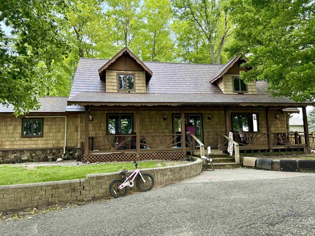 670 E Rose City Rd, Cumming township