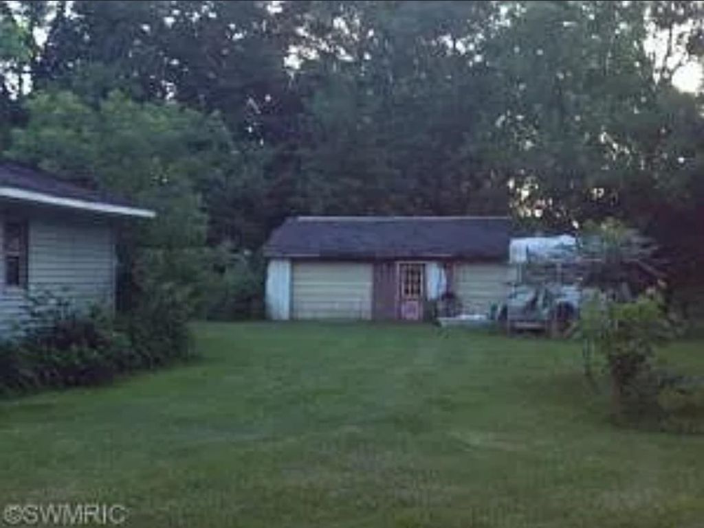 1271 122nd Ave, Watson township