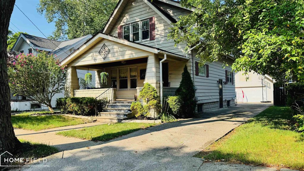 813 N Ball St, Owosso city