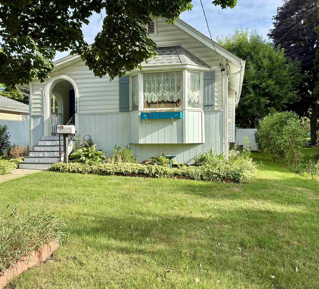 1620 W Main St, Owosso city