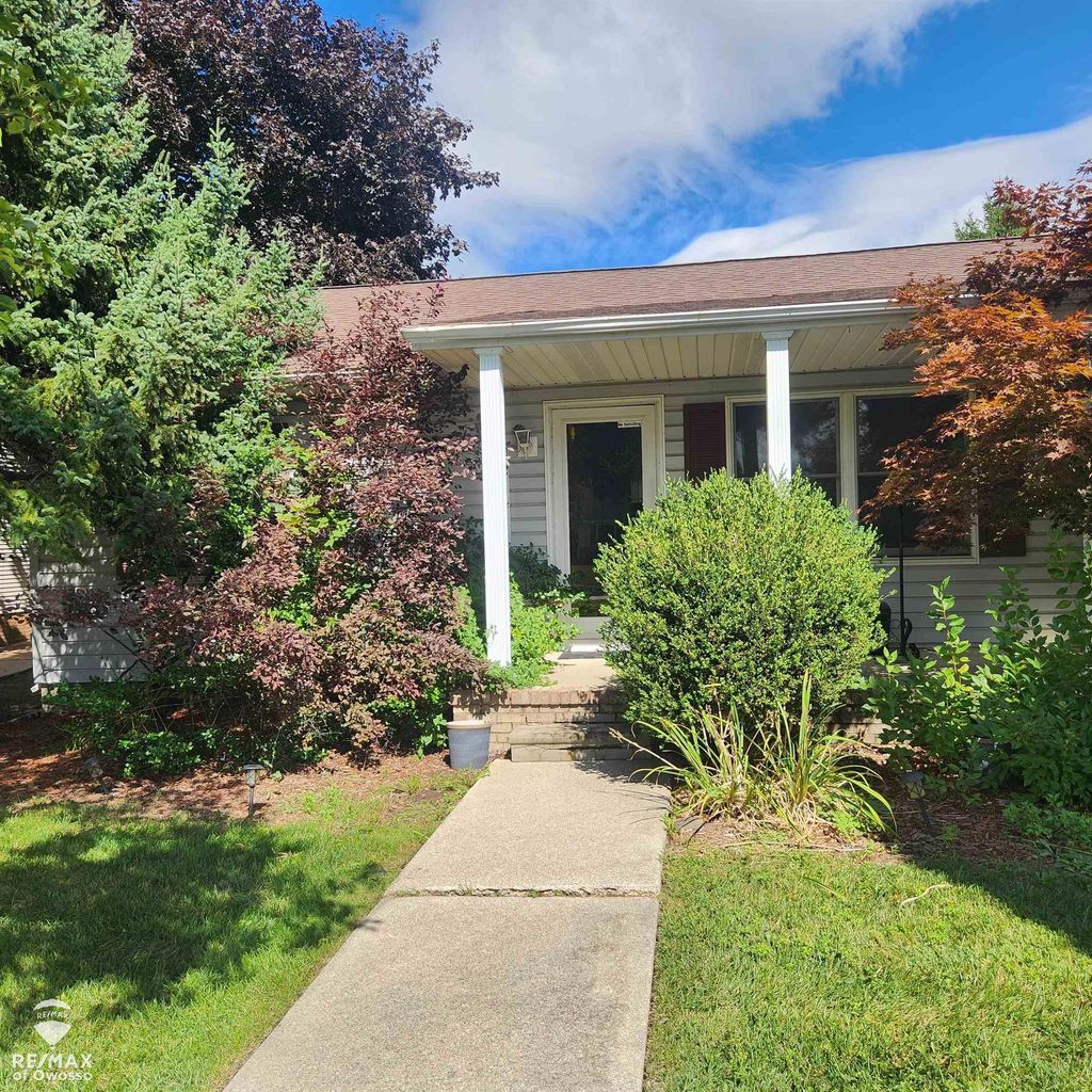 21717 Hawthorn Ct, Macomb township