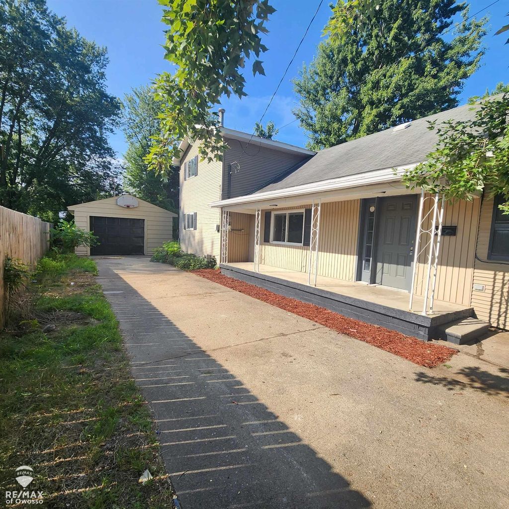 129 W Walnut St, St. Charles village