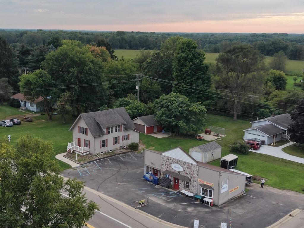 7008 & 7010 S M52 Hwy, Owosso