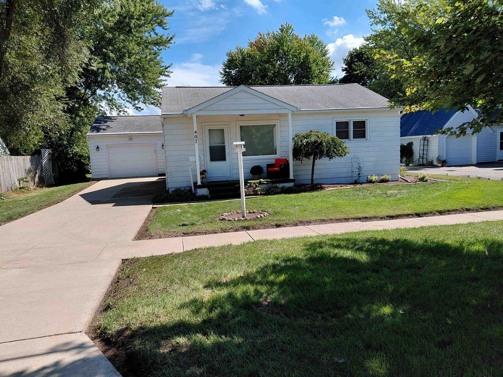 407 S Wood St, Chesaning
