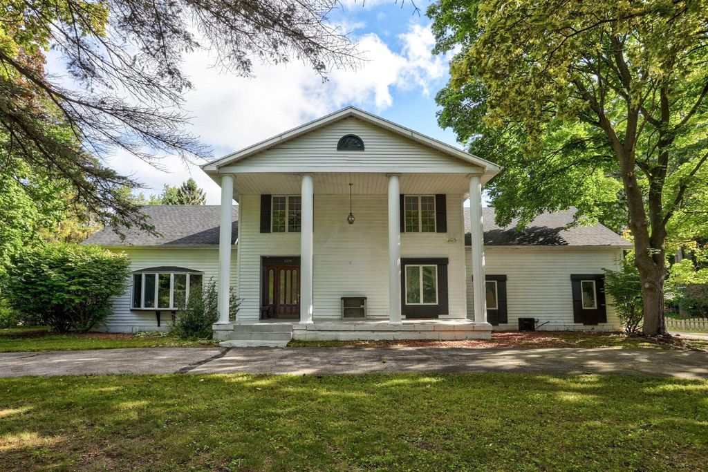 3298 Foss Dr, Saginaw