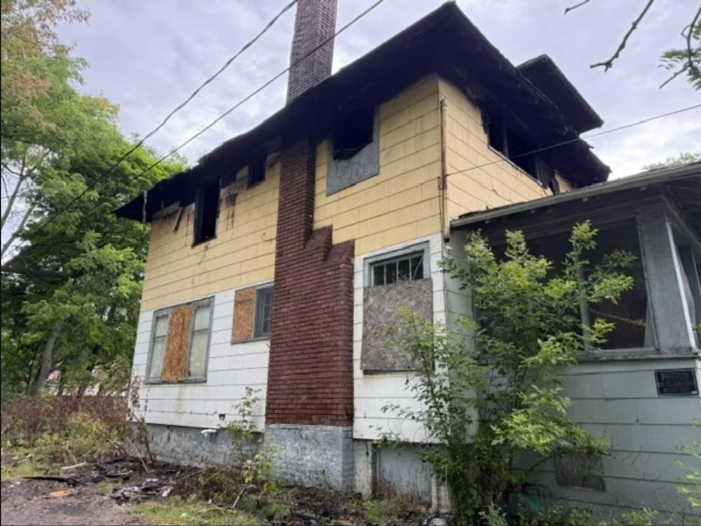 915 Burt  St, Saginaw