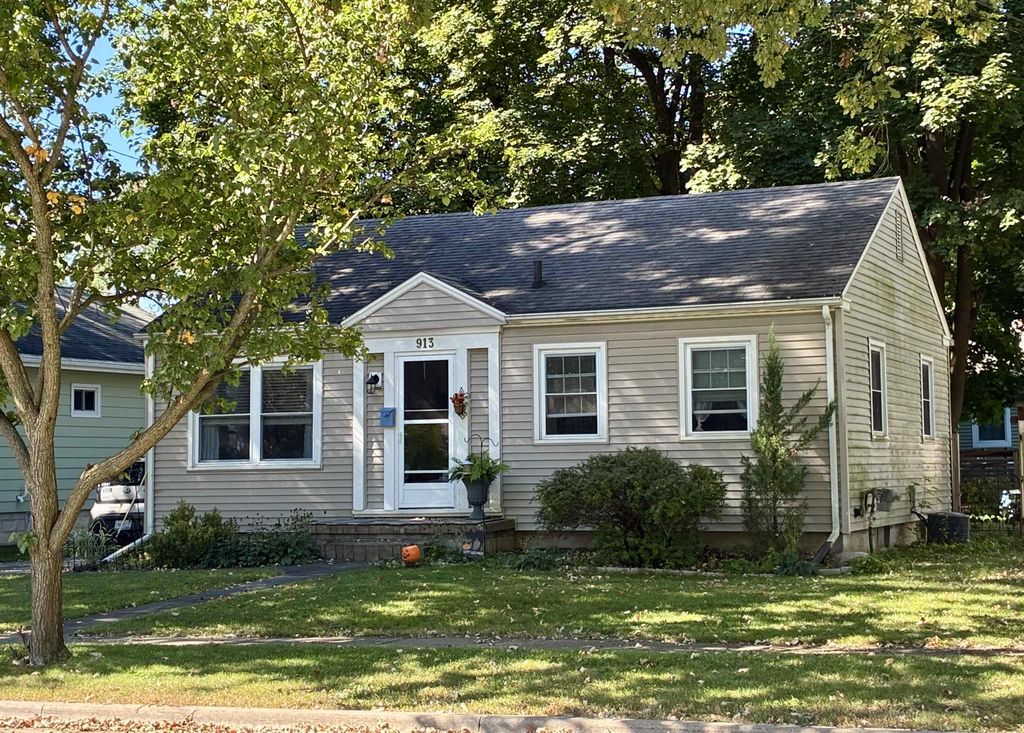 913 N Hickory St, Owosso