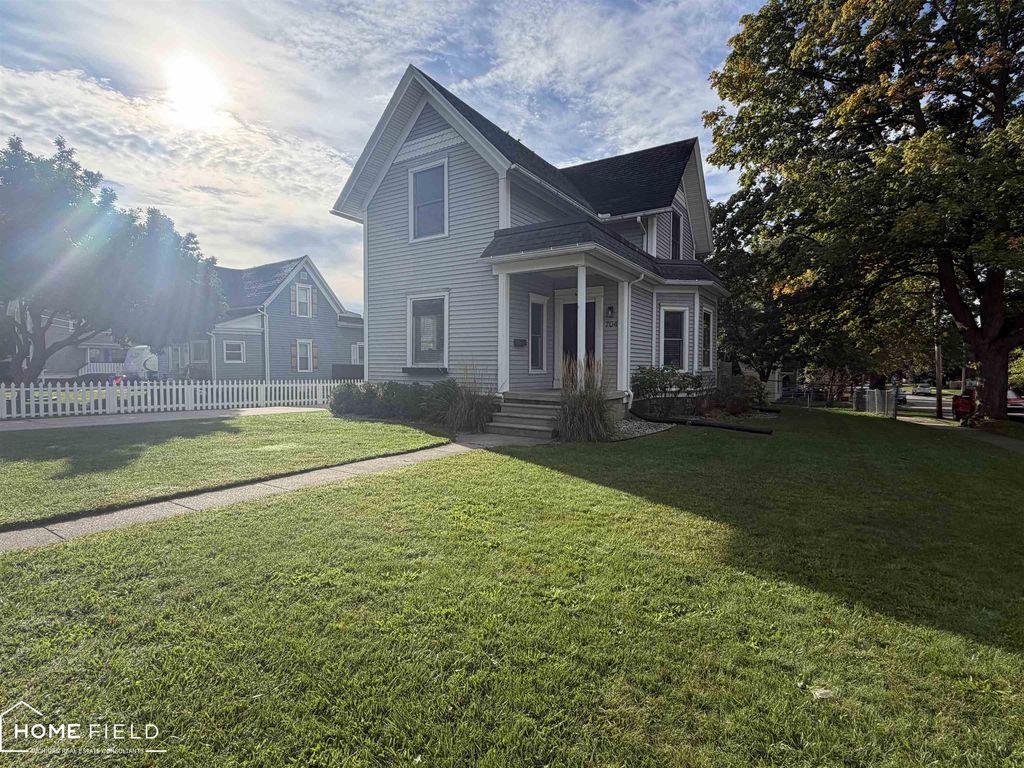 704 E Oliver St, Owosso