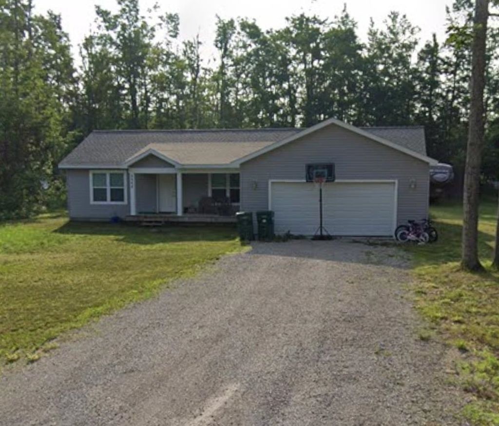 2568 Hickorywood, Gaylord