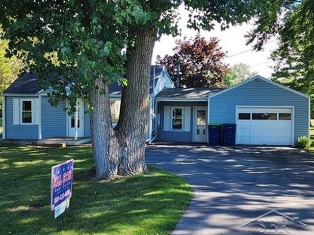 895 Schust Rd, Saginaw city