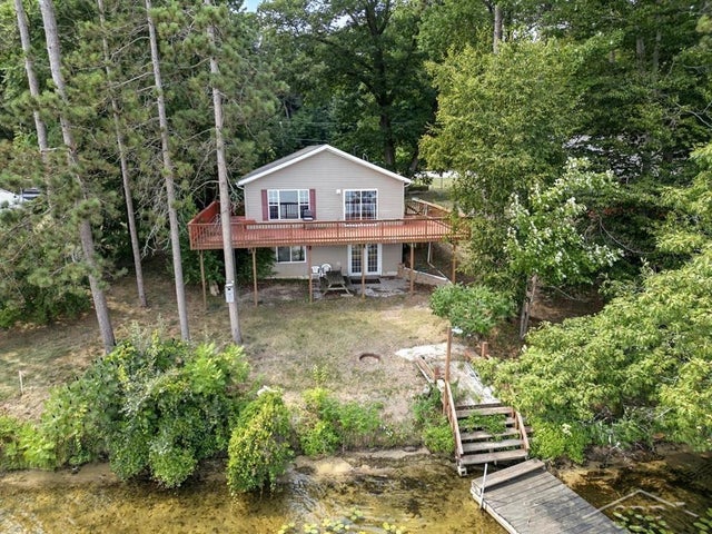 1986 S Hillcrest Dr, Garfield township