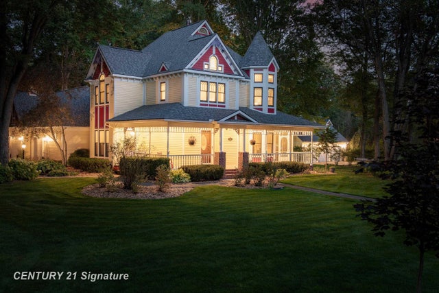 2586 Hummingbird Pass, Larkin charter township