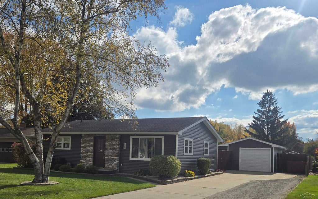 2355 Plainview Dr, Saginaw charter township