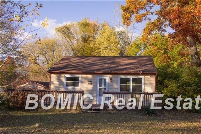 2139 Byrnes Dr, Thetford township